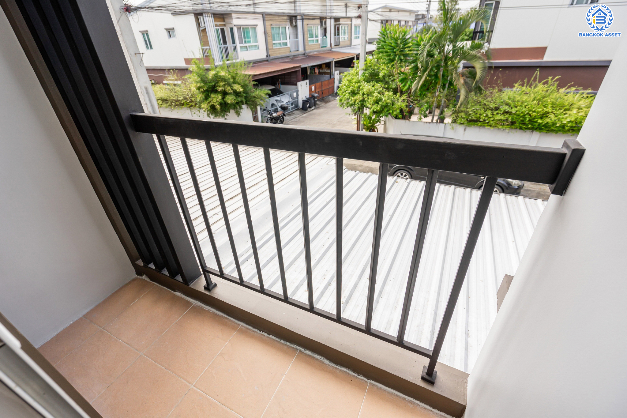 ทาวน์เฮ้าส์มือสองนนทบุรี ม.วิลเลตไลท์ ราชพฤกษ์-ปิ่นเกล้า เนื้อที่ 17.2 ตร.ว. ฟังก์ชัน 3 ห้องนอน 2 ห้องน้ำ จอดรถได้ 2 คัน  บนทำเลสะดวกสบาย เดินทางง่าย เข้า-ออกได้หลายเส้นทาง ทั้งทางราชพฤกษ์ กาญจนาภิเษก และนครอินทร์ เพียง 5 นาทีถึงจุดขึ้นทางด่วน "ศรีรัช"